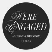 Schwarz Wir sind Verlobte Anhänger von Partnerfavo Runder Aufkleber (Vorderseite)