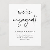 Schwarz Wir sind Verlobte Hand Letter Verlobung Ankündigungspostkarte (Vorderseite)