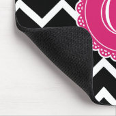 Schwarz-Zickzack-Hot-Pink-Monogramm Mousepad (Ecke)
