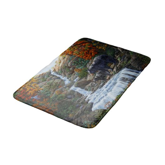 Schwarzbär Mutter und Cube Wasserfall Badematte (Schrägansicht)