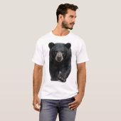 Schwarzbär nähert sich T-Shirt (Vorne ganz)