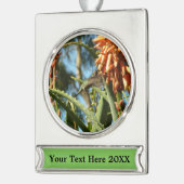 Schwarzbraun-Hummingvogel im Flug Banner-Ornament Silber (Links)