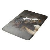 Schwarzbraunes Weißpferd läuft Badematte (Schrägansicht)