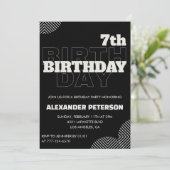 Schwarze 7. Geburtstagseinladungen Party Junge Einladung (Stehend Vorderseite)