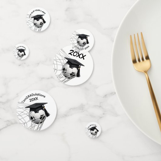 Schwarze Abschlussmütze auf einem Fußball Konfetti (Gruppe)