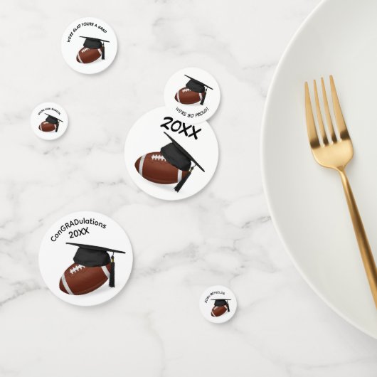 Schwarze Abschlussmütze auf einem Fußball Konfetti (Gruppe)