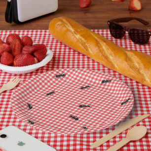 Schwarze Ameisen auf weißem und rotem Gingham Pappteller