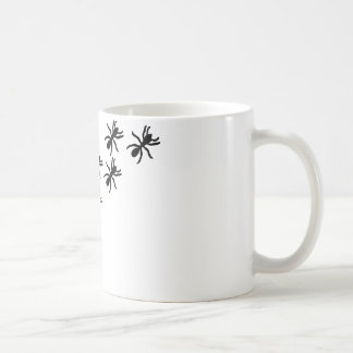 schwarze Ameisenspur Kaffeetasse