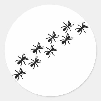 Schwarze Ameisenspur Runder Aufkleber