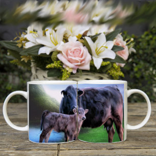 Schwarze Angus-Kuh mit Kalb Kaffeetasse