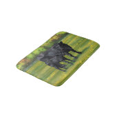 Schwarze Anguskühe und Niedliches Kalb im Sommerwe Badematte (Schrägansicht)