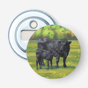 Schwarze Anguskühe und Niedliches Kalb im Sommerwe Flaschenöffner