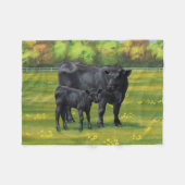 Schwarze Anguskühe und Niedliches Kalb im Sommerwe Fleecedecke (Vorderseite (Horizontal))
