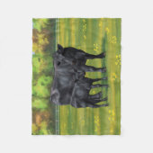 Schwarze Anguskühe und Niedliches Kalb im Sommerwe Fleecedecke (Vorderseite)