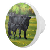 Schwarze Anguskühe und Niedliches Kalb im Sommerwe Keramikknauf (Rechts)