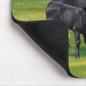 Schwarze Anguskühe und Niedliches Kalb im Sommerwe Mousepad (Ecke)