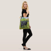 Schwarze Anguskühe und Niedliches Kalb im Sommerwe Tasche (Am Model)