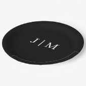 Schwarze anpassbare Monogramm-Hochzeitspapiertelle Pappteller (Schrägansicht)