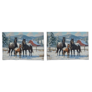 Schwarze Appaloosa Pferde auf einem Bauernhof im W Kissenbezug