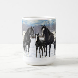 Schwarze Appaloosa Pferde im Schnee Kaffeetasse