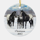Schwarze Appaloosa Pferde im Schnee Keramik Ornament (Vorne)