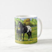 Schwarze Appaloosa Pferde im Sommer Weide Kaffeetasse (VorderseiteRechts)