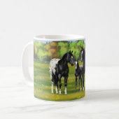 Schwarze Appaloosa Pferde im Sommer Weide Kaffeetasse (Vorderseite Links)