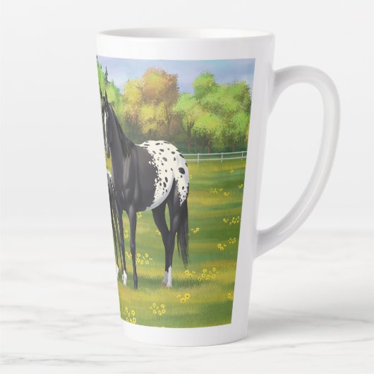 Schwarze Appaloosa Pferde im Sommer Weide Milchtasse (Rechts)