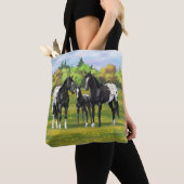 Schwarze Appaloosa Pferde im Sommer Weide Tasche (Von Nahem)