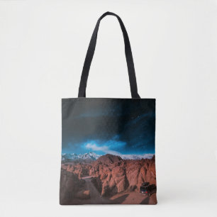 SCHWARZE AUTOS IN DER NÄHE DER ROCKFORMATIONEN TASCHE