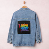 Schwarze Backsteinmauer mit Graffiti „Ich liebe di Jeansjacke (Hangar)