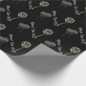 Schwarze Ballone über dem Hügel-Packpapier Geschenkpapier (Ecke)