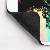 Schwarze Bäume farbenfroher Raum Mousepad (Ecke)