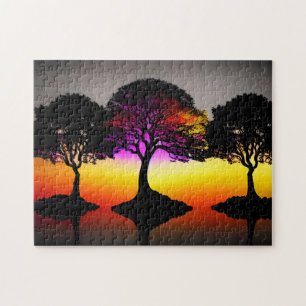Schwarze Bäume mit Sonnenuntergang und grauer Himm Puzzle