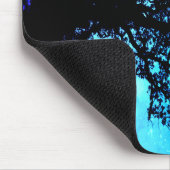 Schwarze Bäume Türkis Periwinkle Space Mousepad (Ecke)