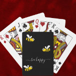 Schwarze Bienen glückliche Hummeln Sommerspass Spa Spielkarten<br><div class="desc">Die gelben und schwarzen Hummeln sind fröhlich und lächelnd. Ein schicker schwarzer Hintergrund. Schrift mit weißer Hand und Text: Bee Happy</div>