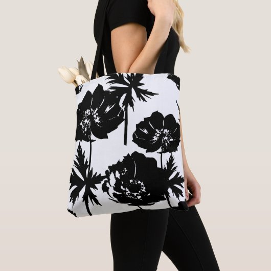 Schwarze Blume, weiß, monochrom Tasche (Von Nahem)