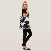 Schwarze Blume, weiß, monochrom Tasche (Am Model)
