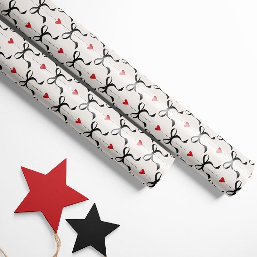 Schwarze Bögen und Herz Geschenkpapier