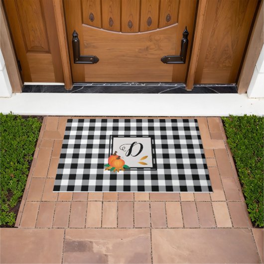 Schwarze Buffalo-Karierte Fall Monogram Doormat Fußmatte (Außenbereich)