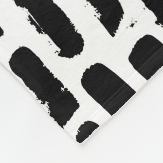 Schwarze Bürste streicht Muster Fleecedecke (Ecke)