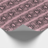 schwarze Cameo Damask Skulls auf rosa Wrapping Pap Geschenkpapier (Ecke)