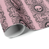 schwarze Cameo Damask Skulls auf rosa Wrapping Pap Geschenkpapier (Rolleneckpunkt)
