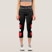 Schwarze Capri-Leggings mit rotem und weißem Herze Capri Leggings (Vorderseite)