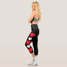 Schwarze Capri-Leggings mit rotem und weißem Herze Capri Leggings