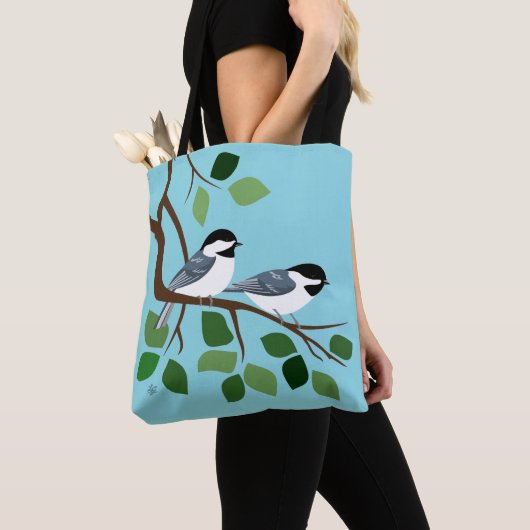 Schwarze Chickade auf Baumzweig Tasche (Von Nahem)