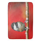 Schwarze Chickade auf Herbstrot Hintergrund Badematte (Vorderseite Vertikal)