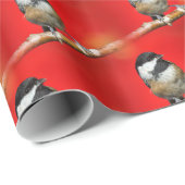 Schwarze Chickade auf Herbstrot Hintergrund Geschenkpapier (Rolleneckpunkt)