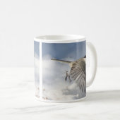 Schwarze Chickade im Flug Kaffeetasse (VorderseiteRechts)