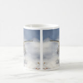 Schwarze Chickade im Flug Kaffeetasse (Mittel)